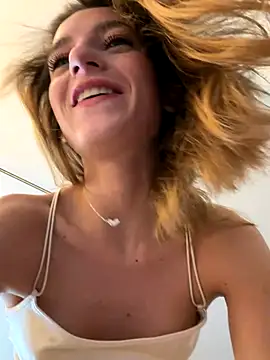 Snapshot of -AngelAri- chatting on 11-02-25, 09:11 -AngelAri- online show from 11-02-25, 09:11