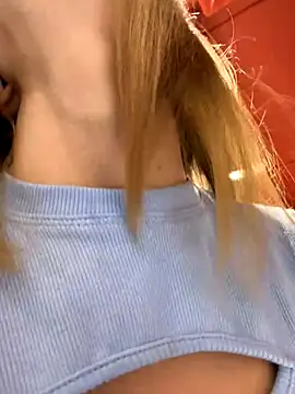 Snapshot of -AngelAri- chatting on 11-08-25, 09:02 -AngelAri- online show from 11-08-25, 09:02