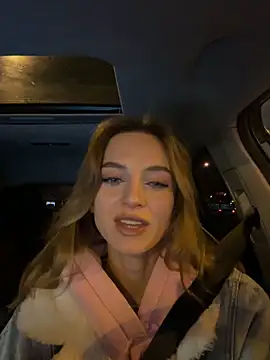 Snapshot of -AngelAri- chatting on 11-10-25, 09:03 -AngelAri- online show from 11-10-25, 09:03