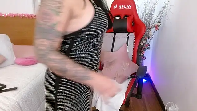 Snapshot of lucy_luu_ chatting on 12-31-24, 03:20 lucy luu online show from 12-31-24, 03:20