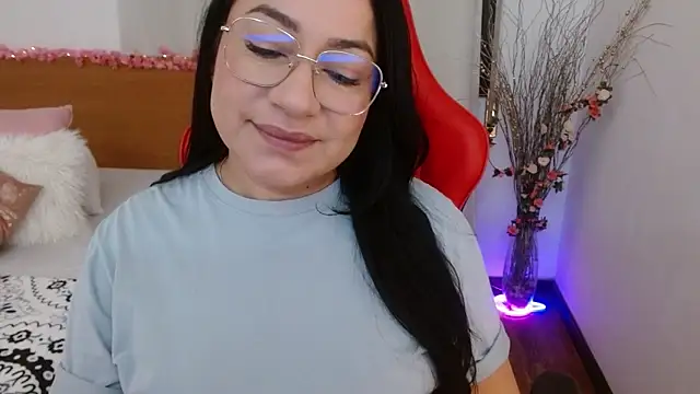 Snapshot of lucy_luu_ chatting on 01-04-25, 05:26 lucy luu online show from 01-04-25, 05:26