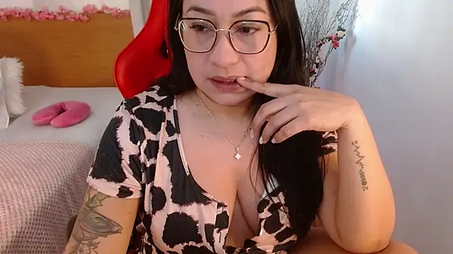 Snapshot of lucy_luu_ chatting on 01-14-25, 02:43 lucy luu online show from 01-14-25, 02:43