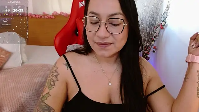 Snapshot of lucy_luu_ chatting on 01-23-25, 02:17 lucy luu online show from 01-23-25, 02:17