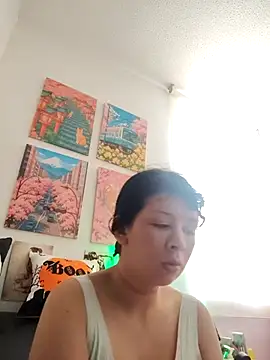 Snapshot of Haru_Queenn chatting on 10-24-25, 09:00 Haru Queenn online show from 10-24-25, 09:00