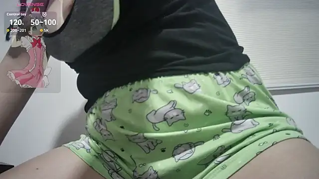 Snapshot of Haru_Queenn chatting on 11-05-25, 04:01 Haru Queenn online show from 11-05-25, 04:01