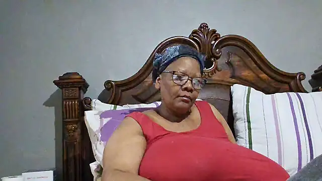 Snapshot of SEXYBOOBSNASS chatting on 10-18-25, 05:46 SEXYBOOBSNASS online show from 10-18-25, 05:46