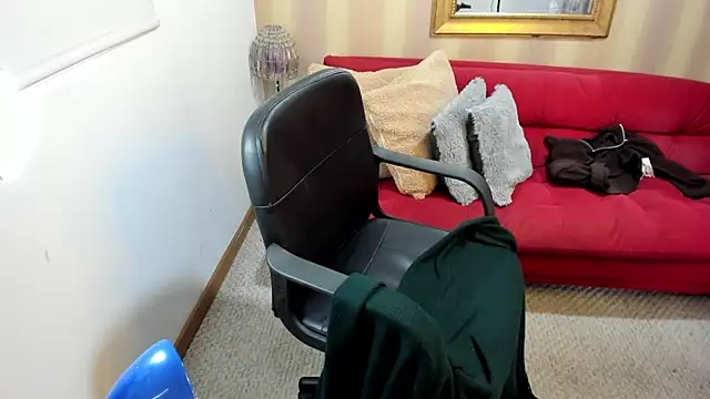 NicolettColin online show from 05-05-26, 06:38