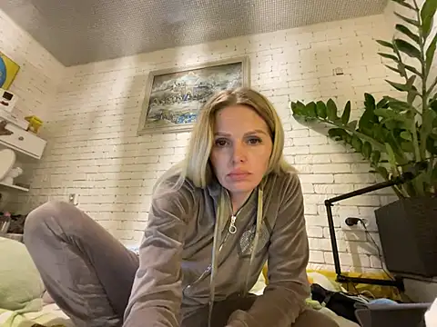 Snapshot of Angel_girllovemy chatting on 01-05-25, 02:41 Angel girllovemy online show from 01-05-25, 02:41