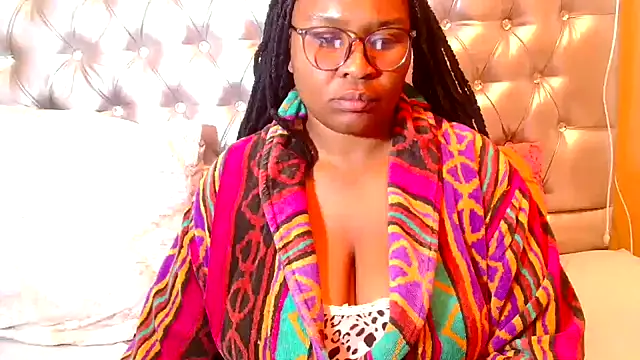 Snapshot of missboobsxx chatting on 05-08-26, 12:43 missboobsxx online show from 05-08-26, 12:43