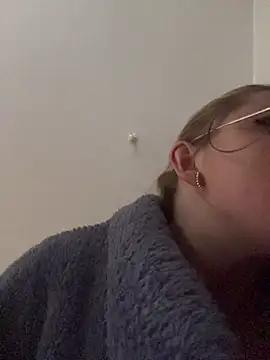 Demure Whore online show from 10-27-25, 03:43