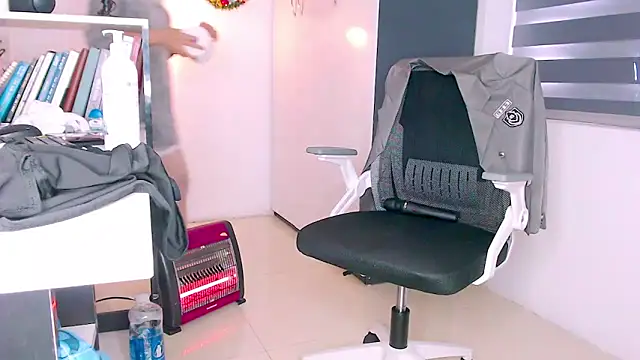 Shyn   online show from 12-13-24, 05:49