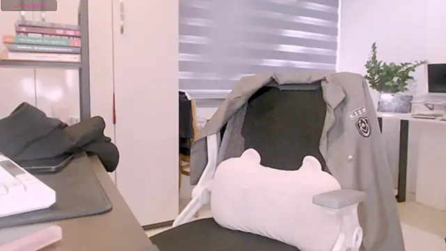 Shyn   online show from 09-22-25, 05:20