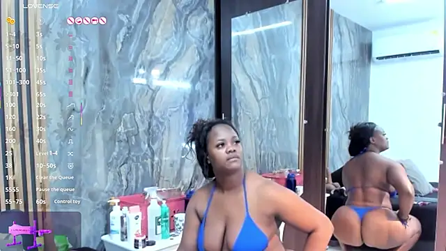 LauraSaenz01 online show from 03-02-25, 03:24