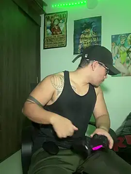 Snapshot of Danielsbigcum chatting on 04-25-26, 05:43 Danielsbigcum online show from 04-25-26, 05:43