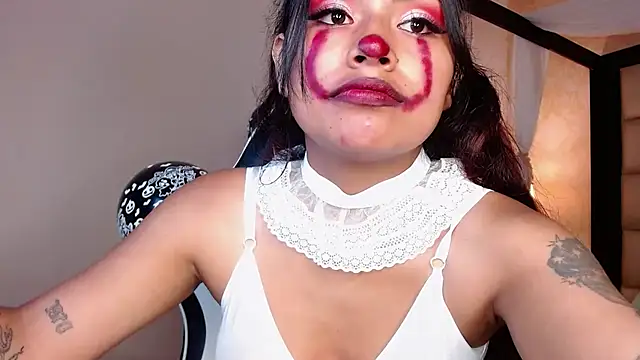 Snapshot of ChantalPetit chatting on 10-30-25, 05:02 ChantalPetit online show from 10-30-25, 05:02