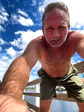 Snapshot of Bronco9602 chatting on 09-27-25, 04:12 Bronco9602 online show from 09-27-25, 04:12