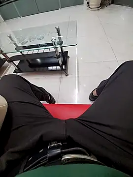 chaunguyen1993 online show from 12-16-25, 10:42