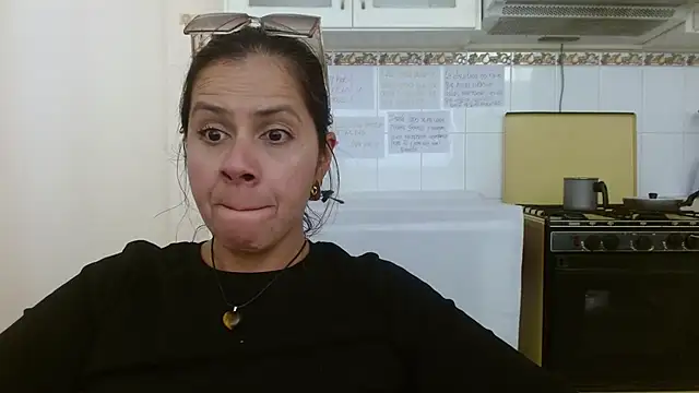 Sara Brandon online show from 09-21-25, 08:10