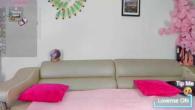 Snapshot of SammyGirlTS chatting on 02-25-26, 01:10 SammyGirlTS online show from 02-25-26, 01:10