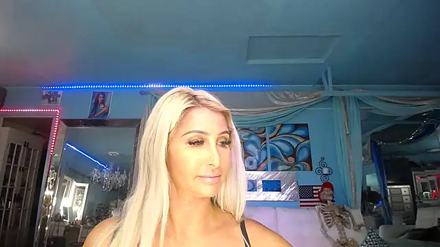 ADRIANNA FOX online show from 01-26-25, 01:41