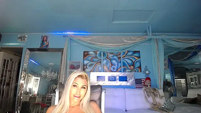 ADRIANNA FOX online show from 01-29-25, 06:12