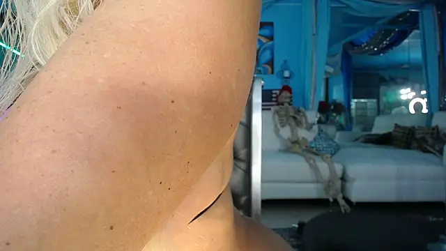 ADRIANNA FOX online show from 08-05-26, 04:37