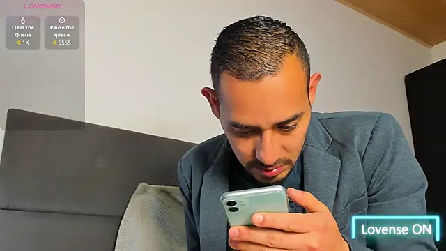 jhonyalzate2 online show from 03-01-26, 01:51