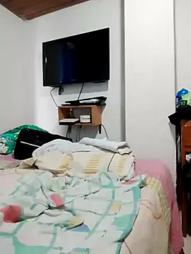 Vicky Rosse online show from 12-10-24, 05:22