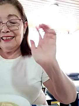 Vicky Rosse online show from 03-13-25, 04:45