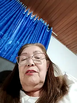 Vicky Rosse online show from 10-22-25, 07:57