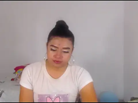 Snapshot of katrinawillff chatting on 03-12-26, 04:46 katrinawillff online show from 03-12-26, 04:46