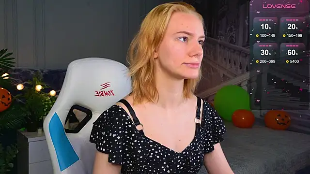 Ramona    online show from 10-25-25, 06:10