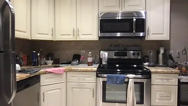 BigGuyMuscle online show from 12-13-25, 08:25