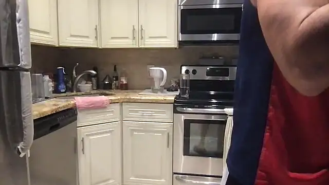 BigGuyMuscle online show from 12-19-25, 10:06