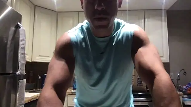 BigGuyMuscle online show from 06-11-26, 03:59