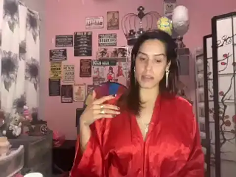 Snapshot of latinacubana chatting on 12-28-24, 10:58 latinacubana online show from 12-28-24, 10:58