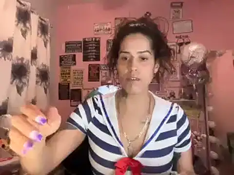 Snapshot of latinacubana chatting on 01-05-25, 08:00 latinacubana online show from 01-05-25, 08:00