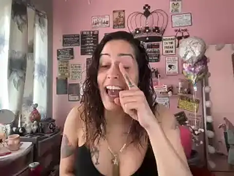 Snapshot of latinacubana chatting on 01-07-25, 06:56 latinacubana online show from 01-07-25, 06:56