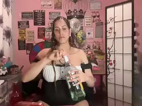 Snapshot of latinacubana chatting on 01-18-25, 05:20 latinacubana online show from 01-18-25, 05:20