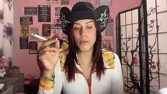 Snapshot of latinacubana chatting on 03-16-25, 06:20 latinacubana online show from 03-16-25, 06:20