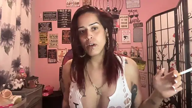 Snapshot of latinacubana chatting on 03-22-25, 05:17 latinacubana online show from 03-22-25, 05:17