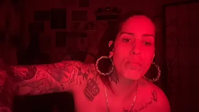 Snapshot of latinacubana chatting on 05-22-26, 08:21 latinacubana online show from 05-22-26, 08:21