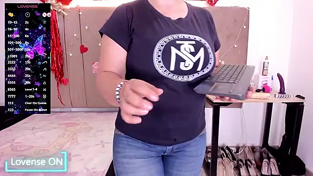 Snapshot of Zaly_mature chatting on 10-24-25, 02:30 Zaly mature online show from 10-24-25, 02:30