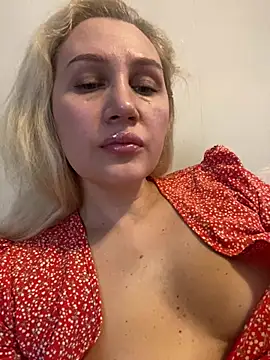 Snapshot of YourBlondee chatting on 03-27-26, 02:28 YourBlondee online show from 03-27-26, 02:28