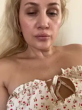 Snapshot of YourBlondee chatting on 04-09-26, 06:41 YourBlondee online show from 04-09-26, 06:41