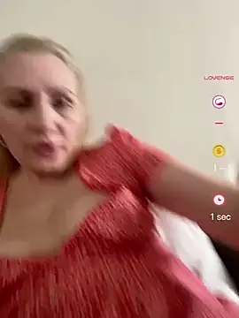 Snapshot of YourBlondee chatting on 04-26-26, 11:08 YourBlondee online show from 04-26-26, 11:08