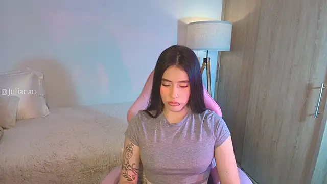 Snapshot of iriswest_ chatting on 11-11-25, 12:10 iriswest online show from 11-11-25, 12:10