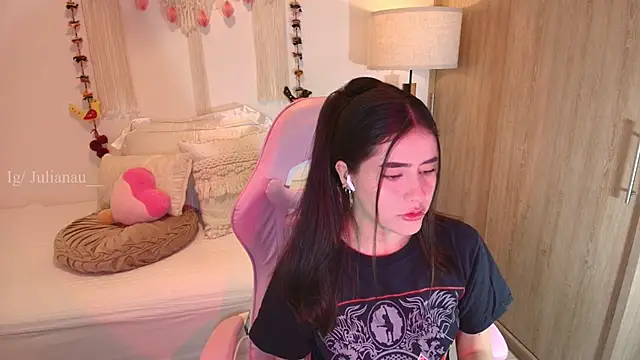 Snapshot of iriswest_ chatting on 02-01-26, 11:58 iriswest online show from 02-01-26, 11:58