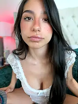 LoveLillyy online show from 10-28-25, 08:22