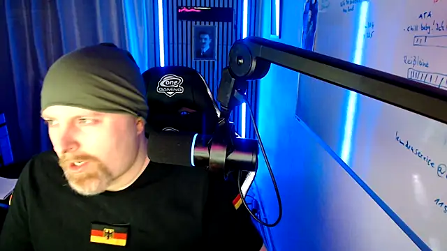 Snapshot of DerPornoPete chatting on 04-19-26, 12:22 DerPornoPete online show from 04-19-26, 12:22